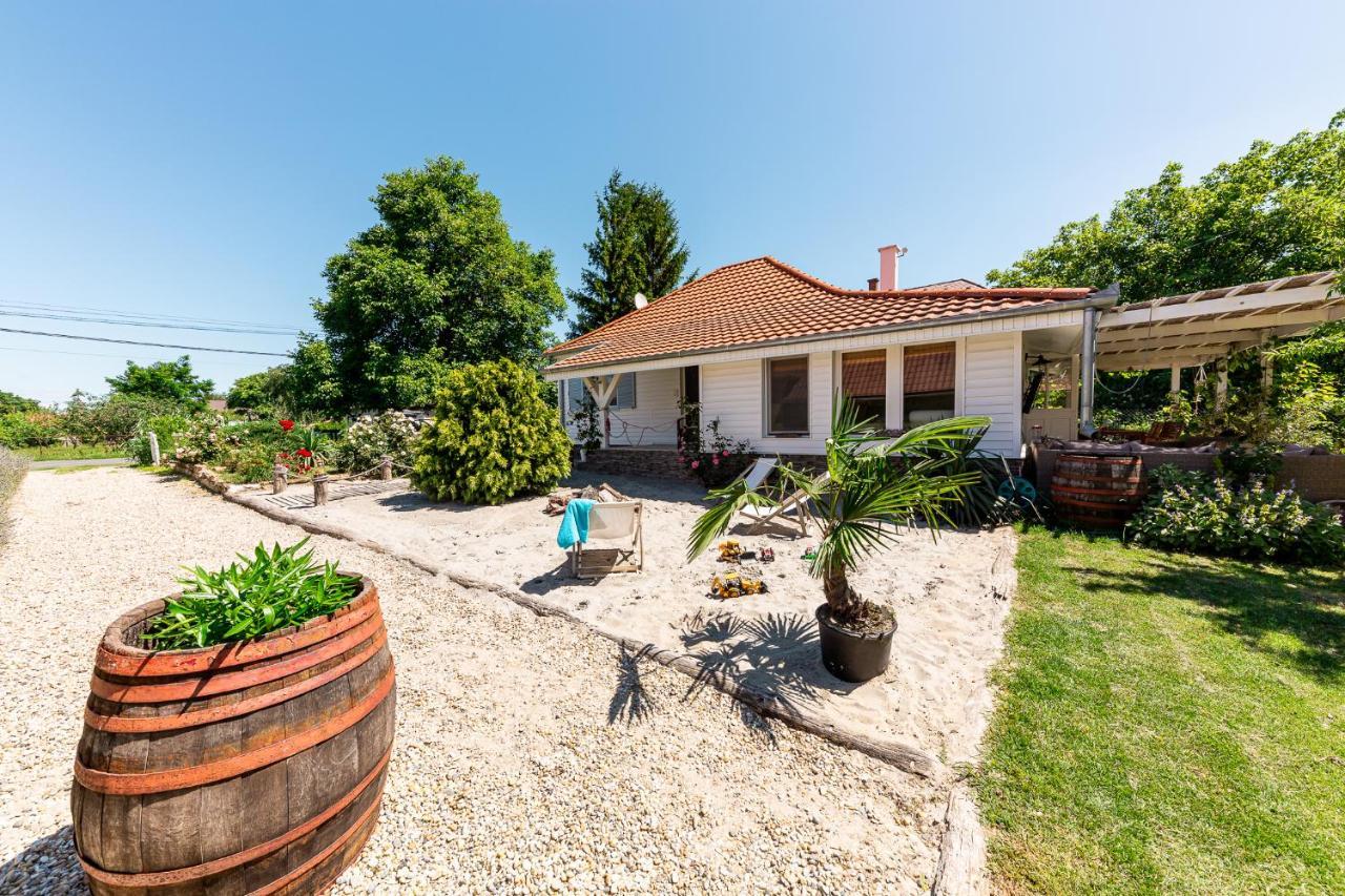 Berrybay Holidayhome Balatonkeresztúr エクステリア 写真