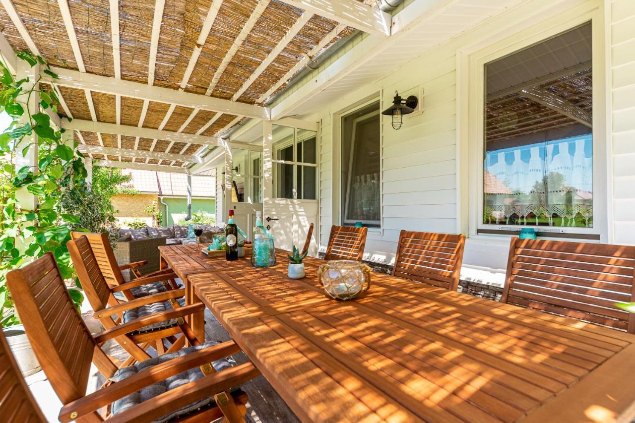 Berrybay Holidayhome Balatonkeresztúr エクステリア 写真