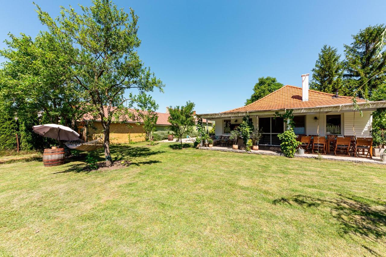 Berrybay Holidayhome Balatonkeresztúr エクステリア 写真
